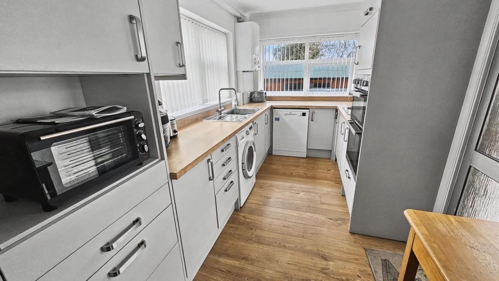 Property photo 3 of 21