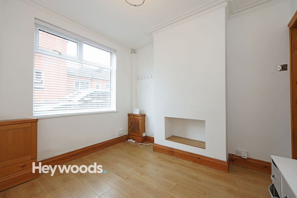Property photo 2 of 27