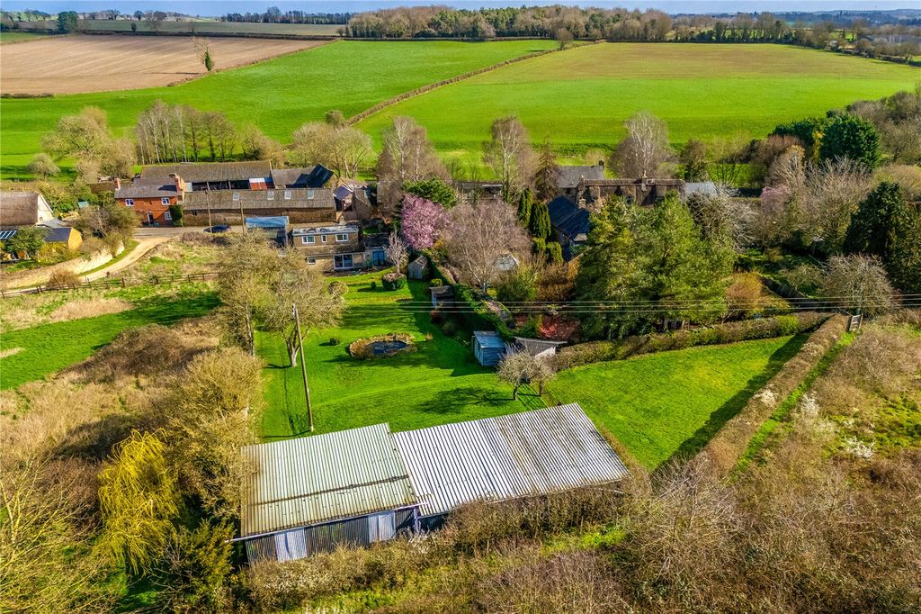 Property photo 2 of 25 Picture No. 21