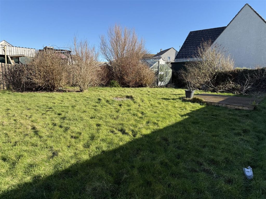 Property photo 2 of 18 Externally