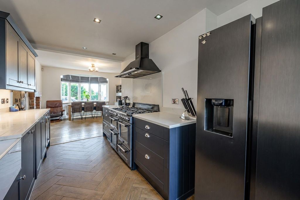 Property photo 2 of 49