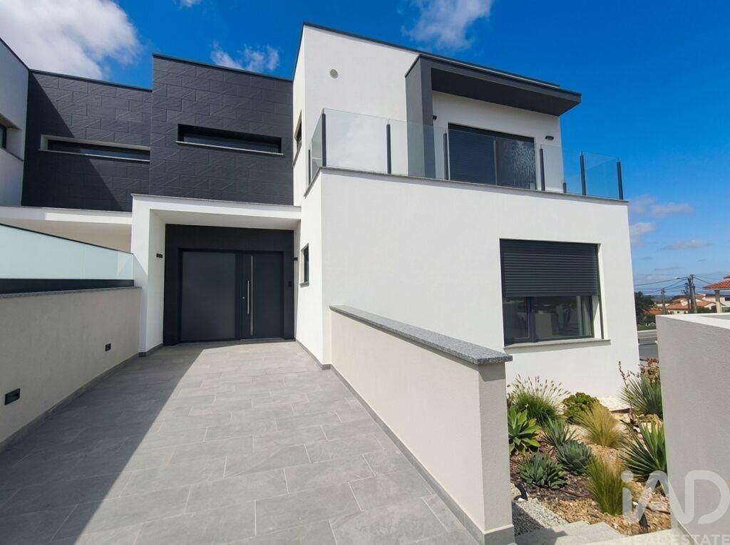 Property photo 2 of 27