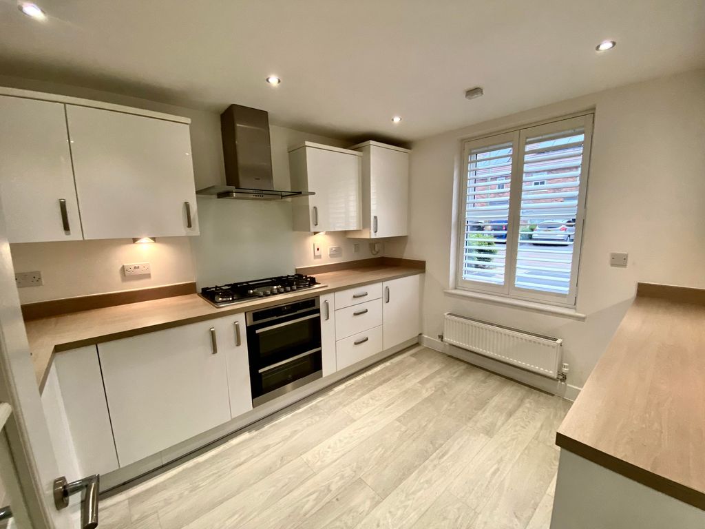 Property photo 3 of 13 Kitchen