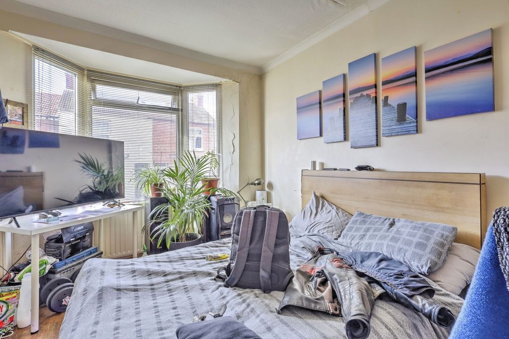 Property photo 3 of 18 Bedroom Two