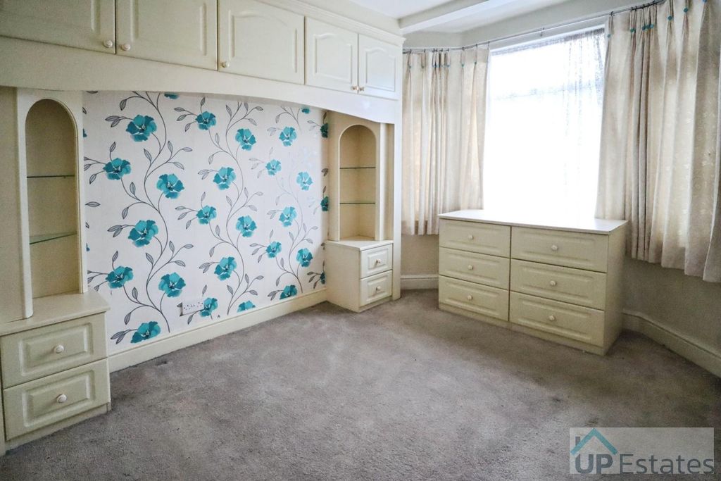 Property photo 3 of 8 Bedroom Two