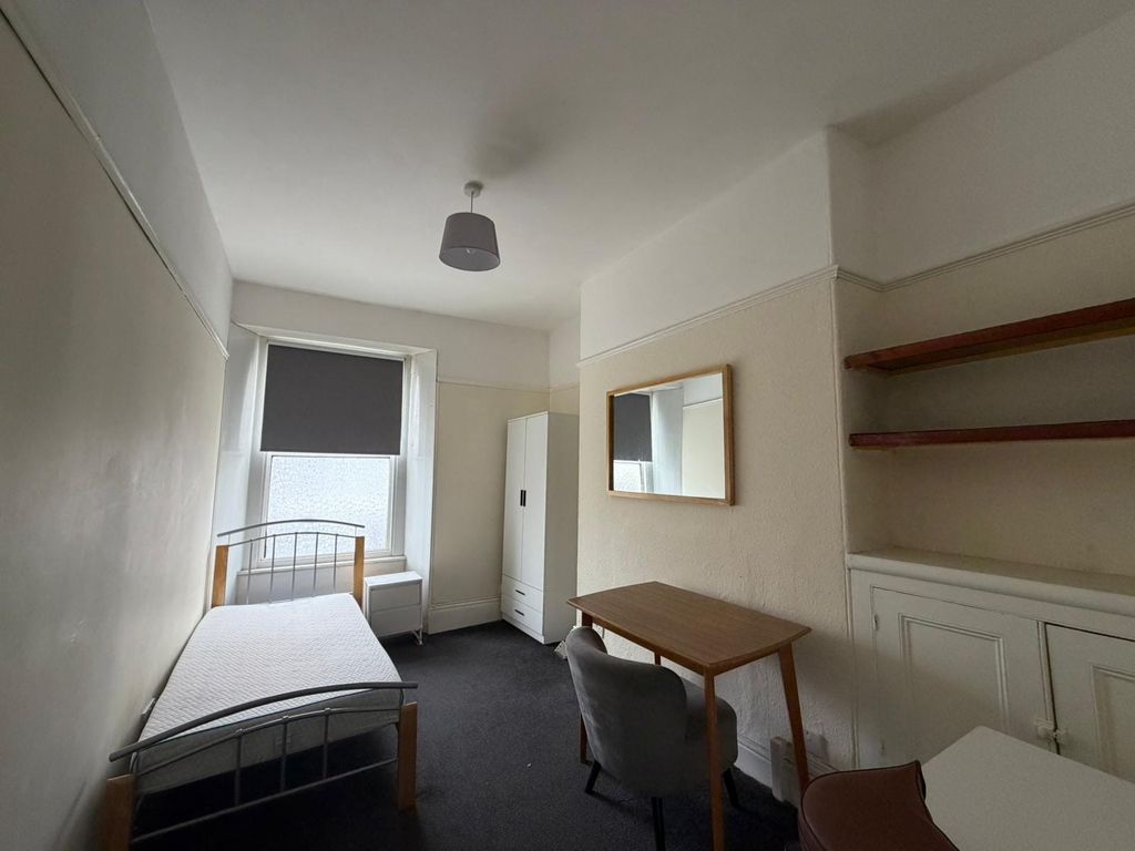 Property photo 1 of 2