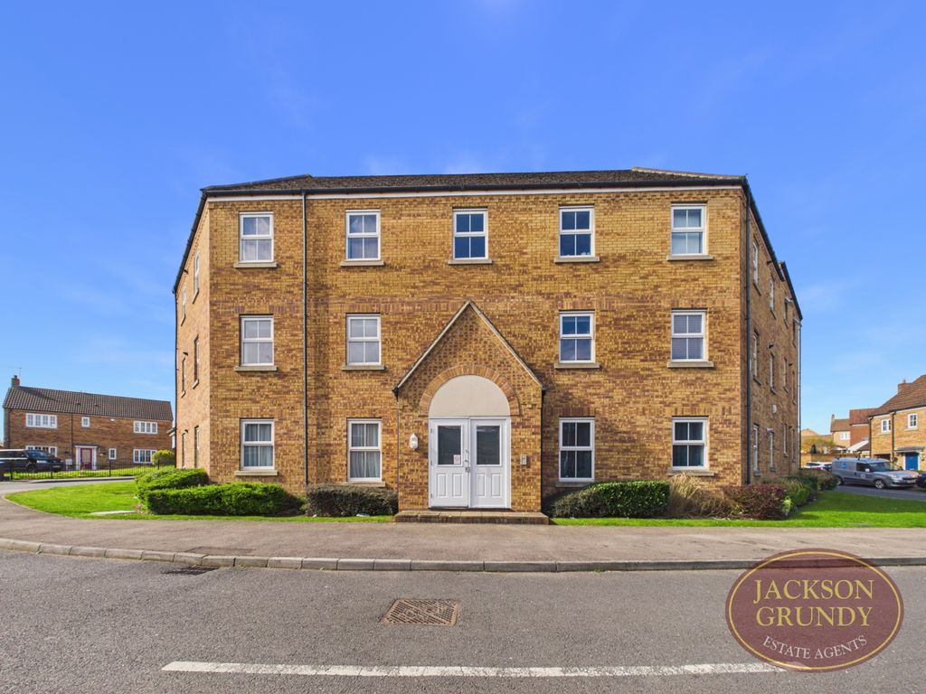 Property photo 1 of 8 Howards Way