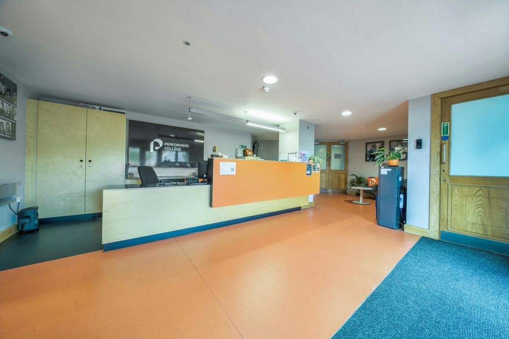 Property photo 2 of 17 13551041168c43771De5A8.Jpg