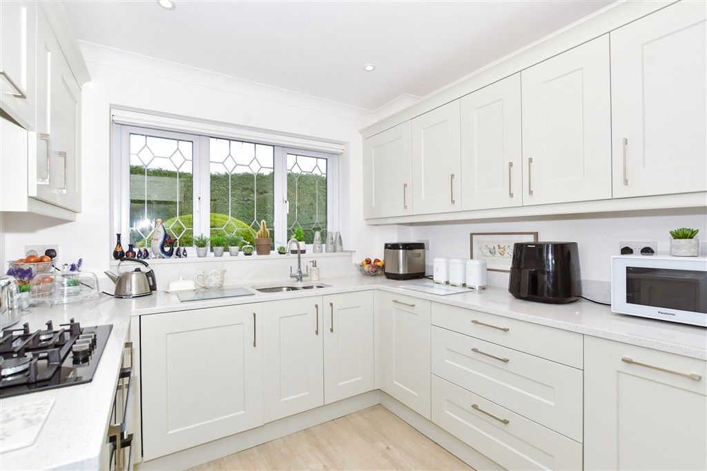 Property photo 3 of 12 Kitchen