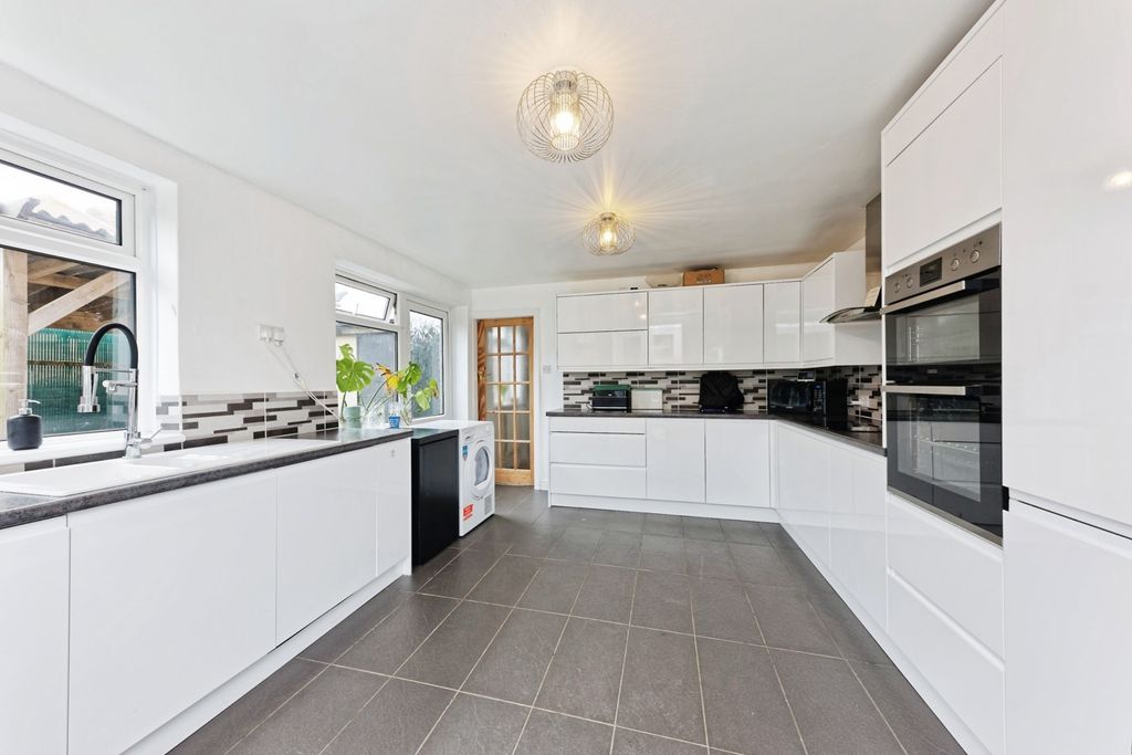 Property photo 3 of 19 Pbox-Img.Jpg