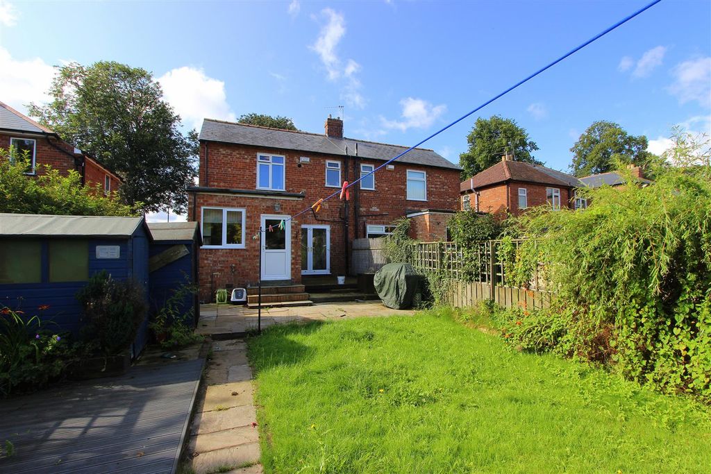 Property photo 2 of 11 Externally