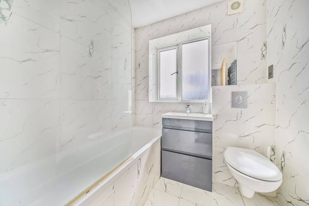 Property photo 2 of 16 Bathroom