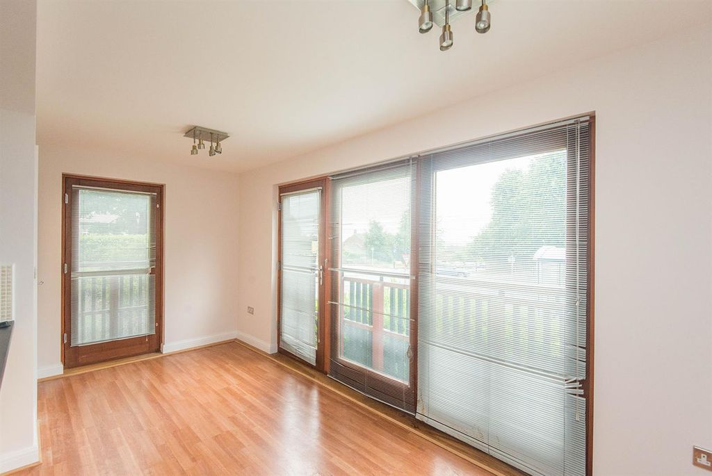 Property photo 3 of 16 1 Weetwood Grdns Spncrs 08.Jpg