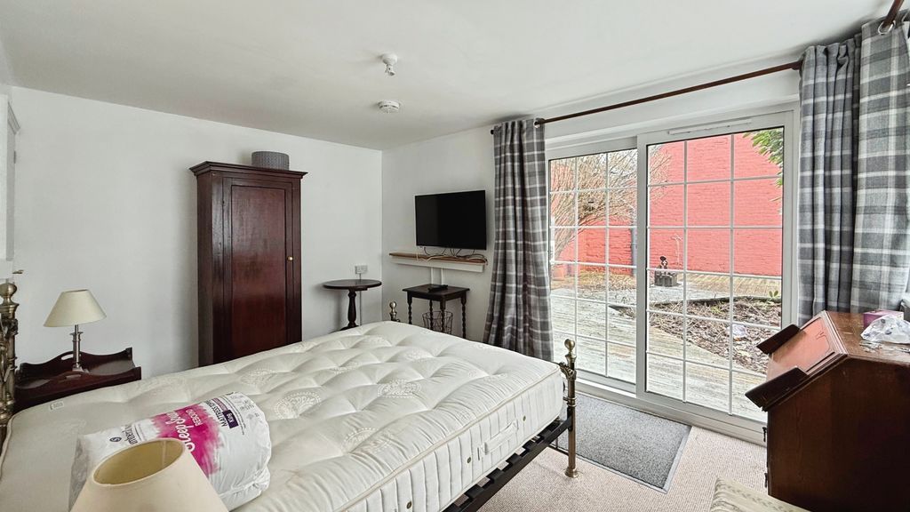 Property photo 3 of 9 Private Bedroom