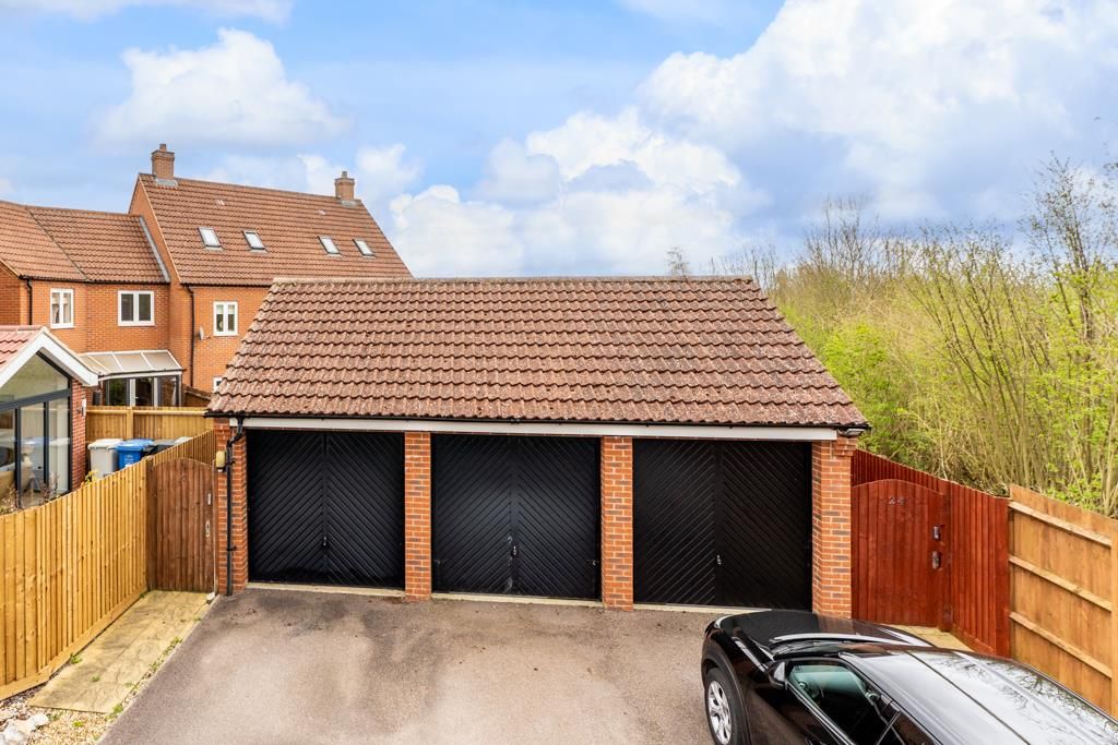 Property photo 3 of 31 22 The Ride, Desborough-3.Jpg