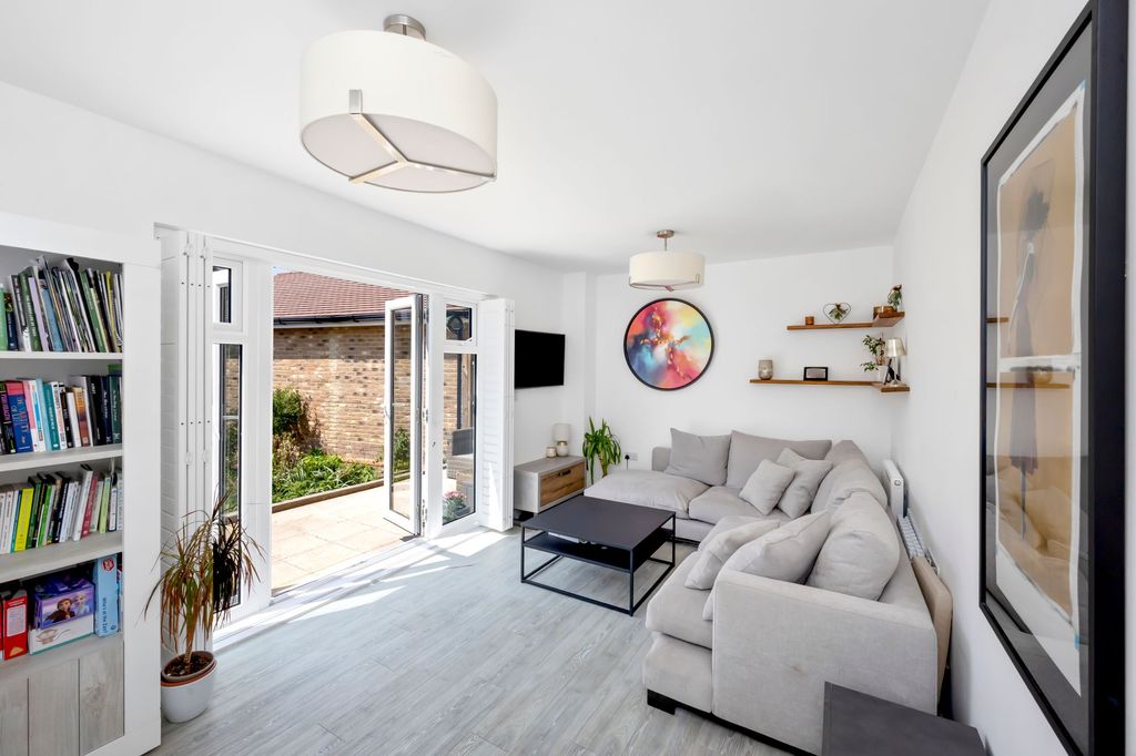 Property photo 2 of 20 Living Room