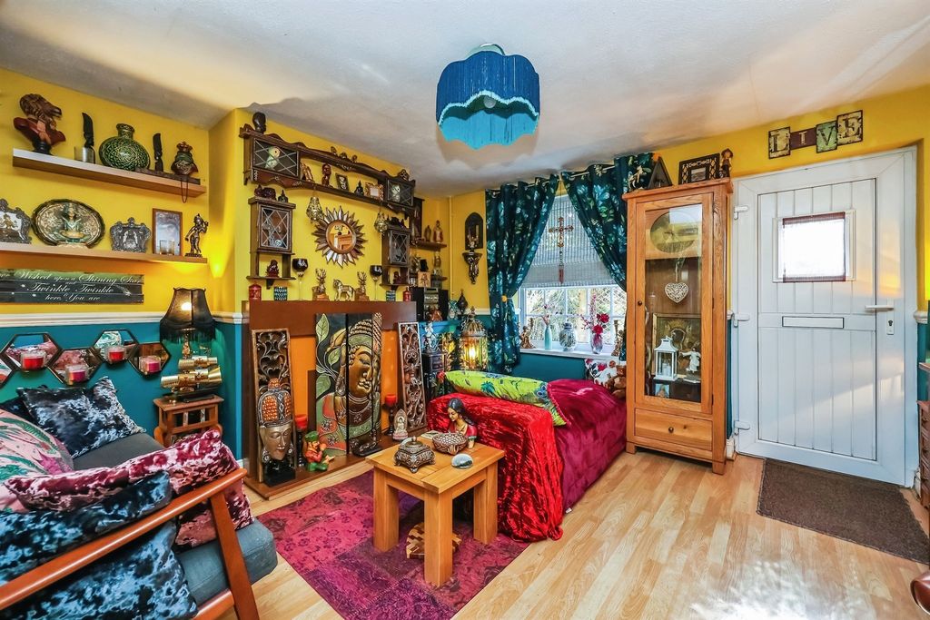 Property photo 2 of 17