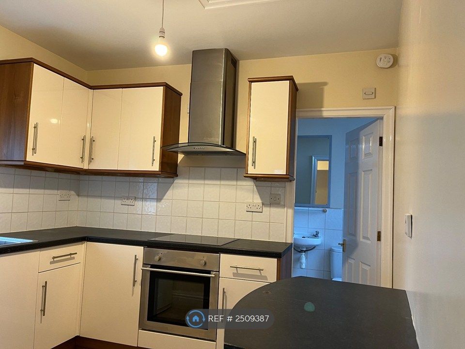 Property photo 2 of 9 Kitchen