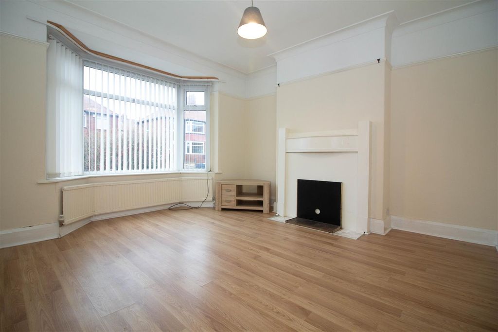 Property photo 2 of 11 Lounge