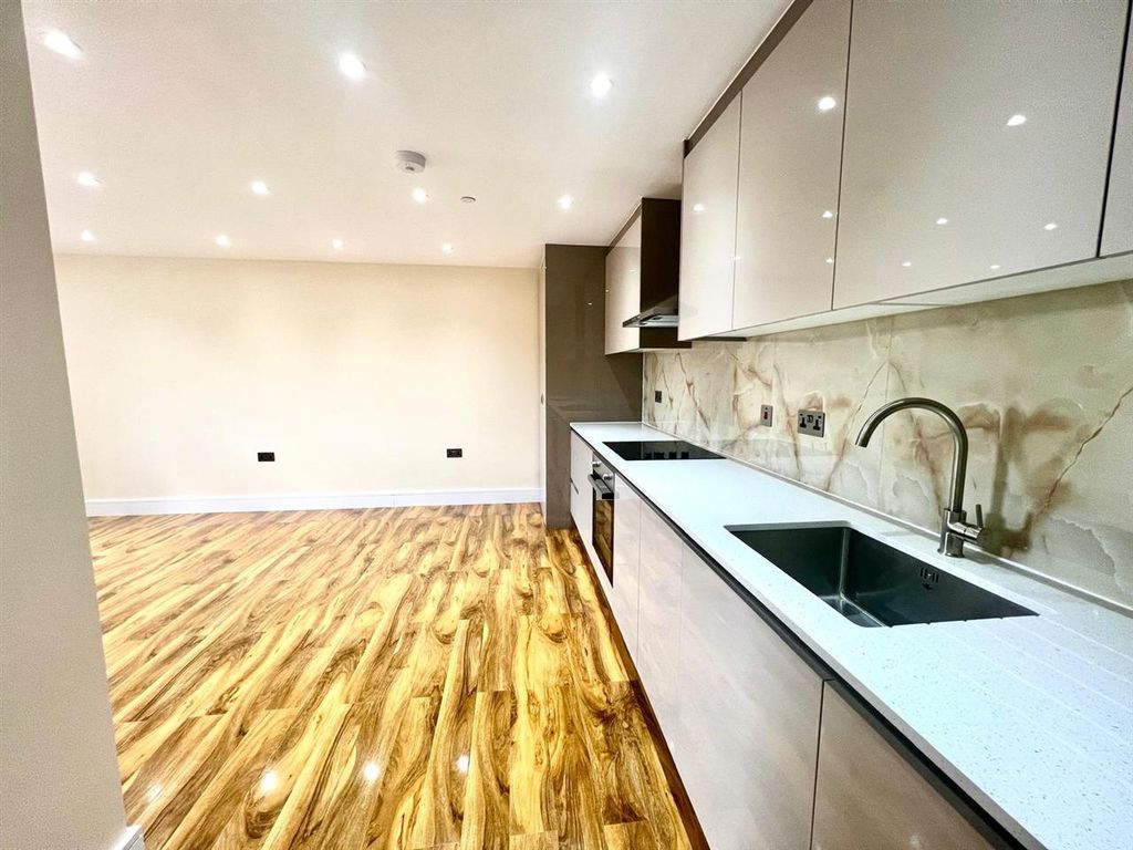 Property photo 3 of 8 Kitchen