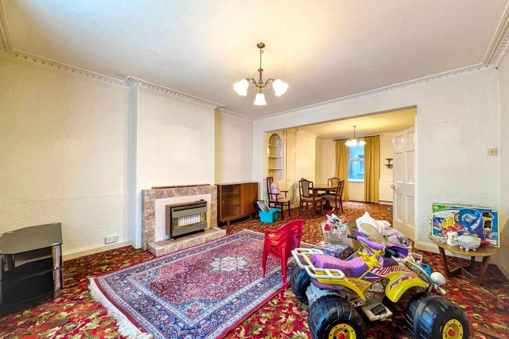 Property photo 3 of 19