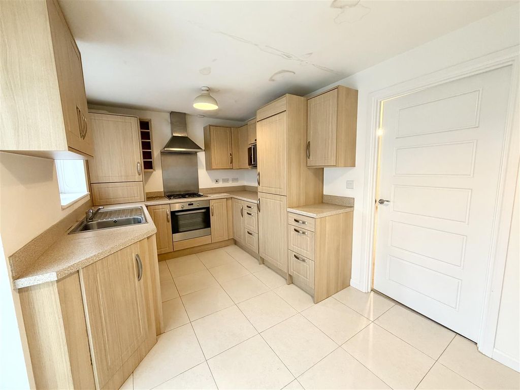 Property photo 3 of 20 Kitchen