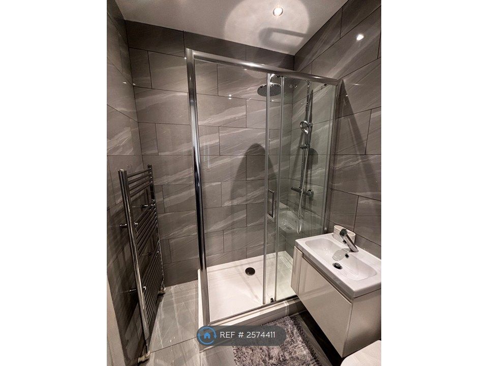Property photo 3 of 16 Shower Room