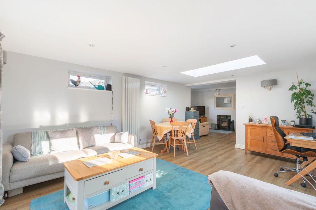 Property photo 3 of 19