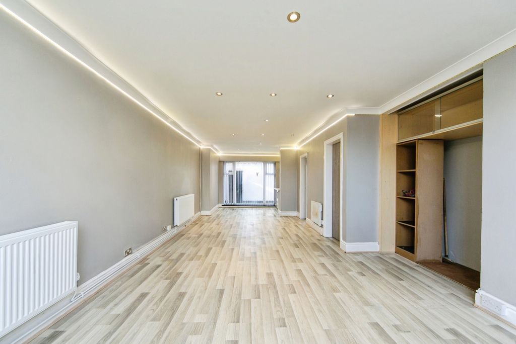 Property photo 2 of 17 Photo