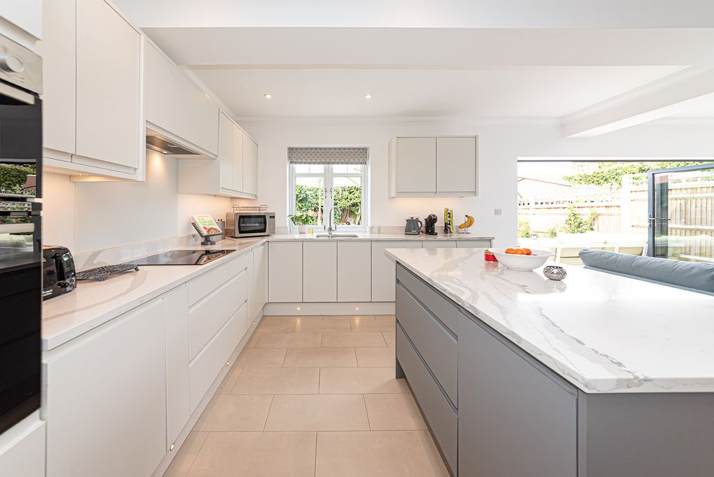Property photo 2 of 30 Kitchen