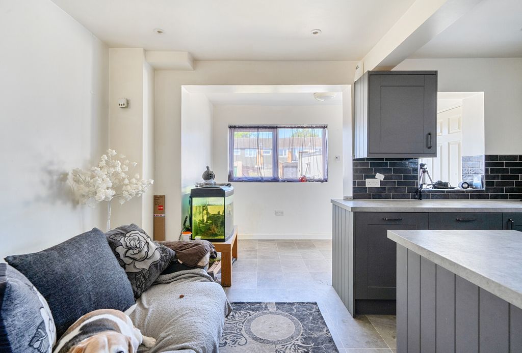 Property photo 3 of 14 1438695-17-69Ef3d...