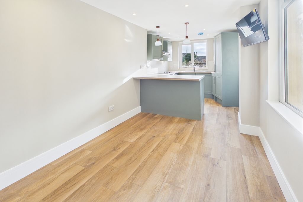 Property photo 2 of 8 Cam05134G0-Pr0057-Still001