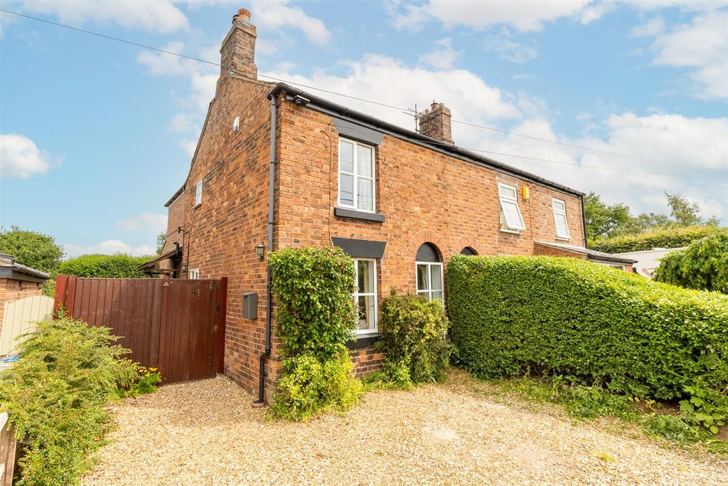 Property photo 1 of 19 3Waterloocottages-3.Jpg