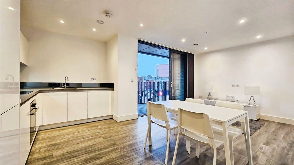 Property photo 3 of 15 Reception/Kitchen