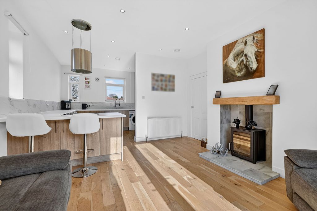 Property photo 2 of 27