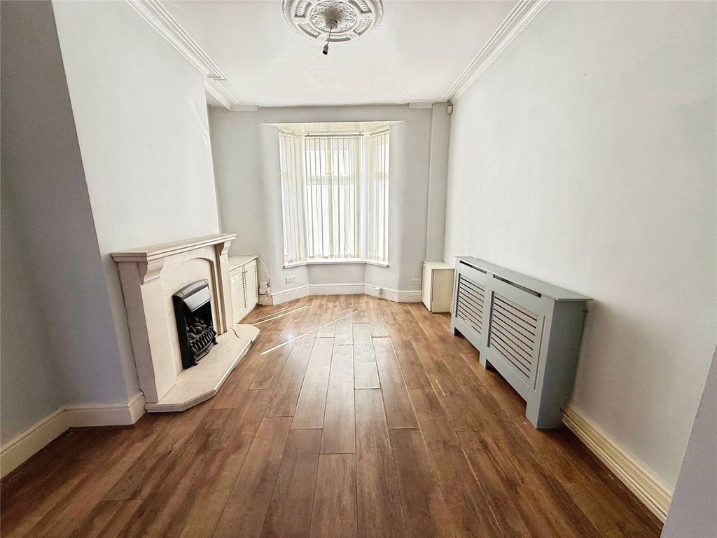 Property photo 3 of 16 Picture No. 32