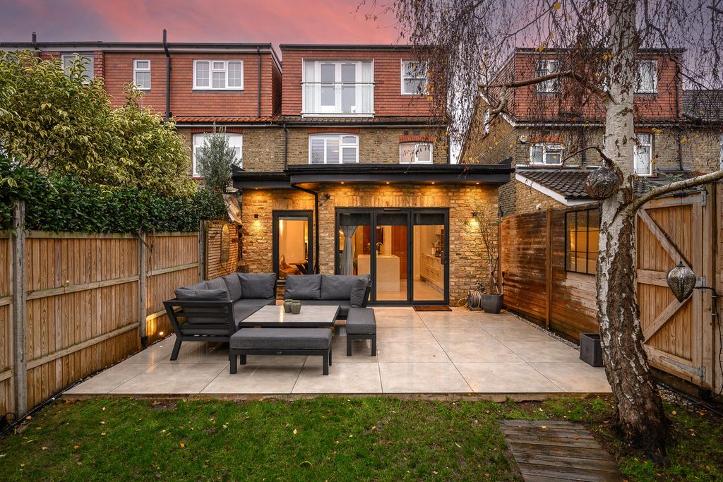 Property photo 2 of 20