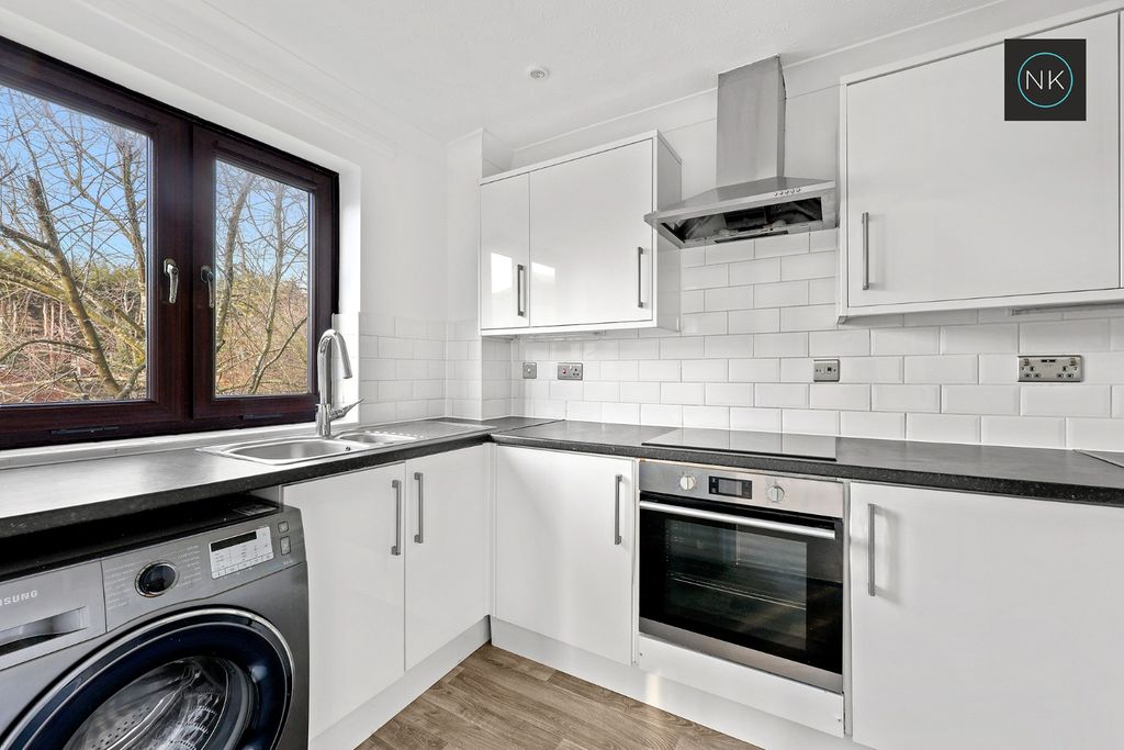 Property photo 3 of 16 4858186