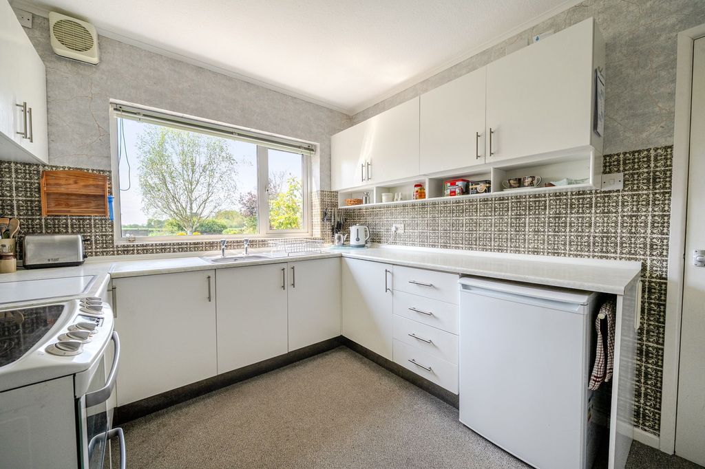 Property photo 2 of 14 Kitchen