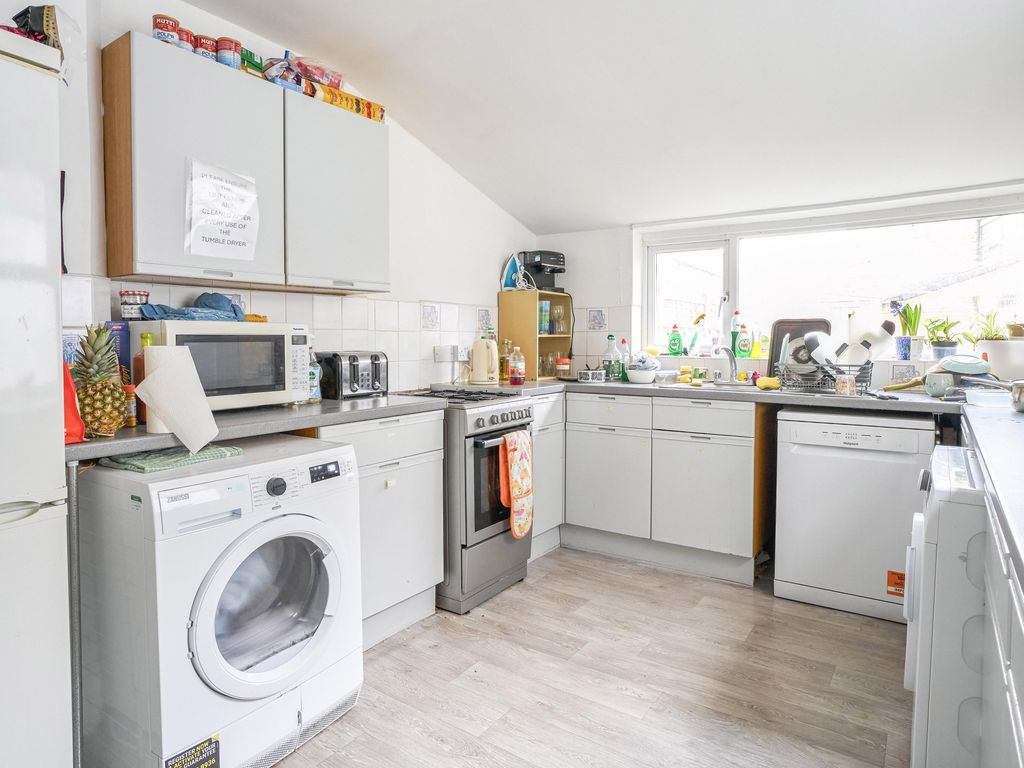 Property photo 3 of 10 30-01-2026__15-43-01_242_Abingdon_Rd_Ian_Allenden_30012026_006.Ymh7K.Jpg