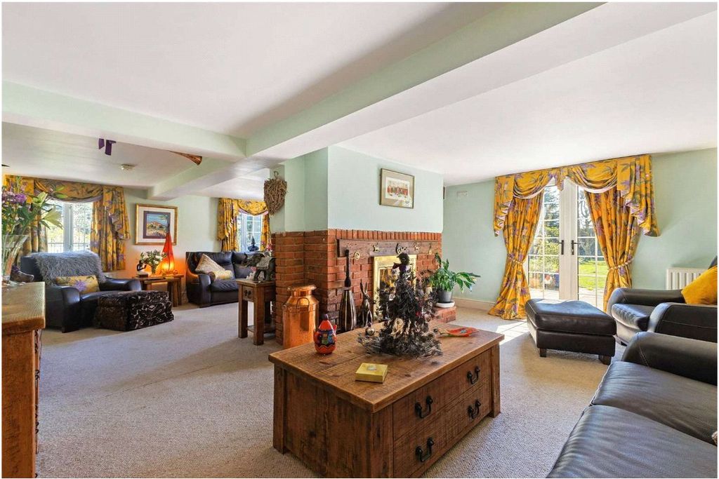 Property photo 2 of 27 Sitting Room