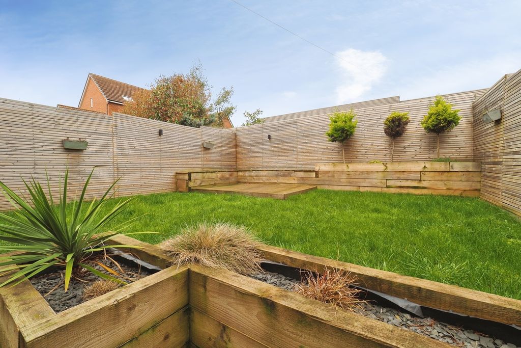 Property photo 2 of 18 Garden