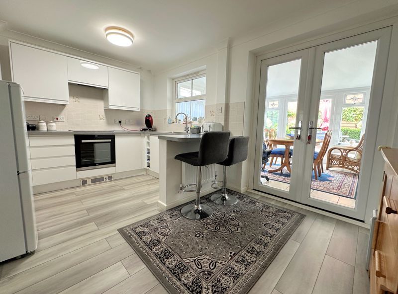 Property photo 3 of 20 Kitchen/Breakfast Room