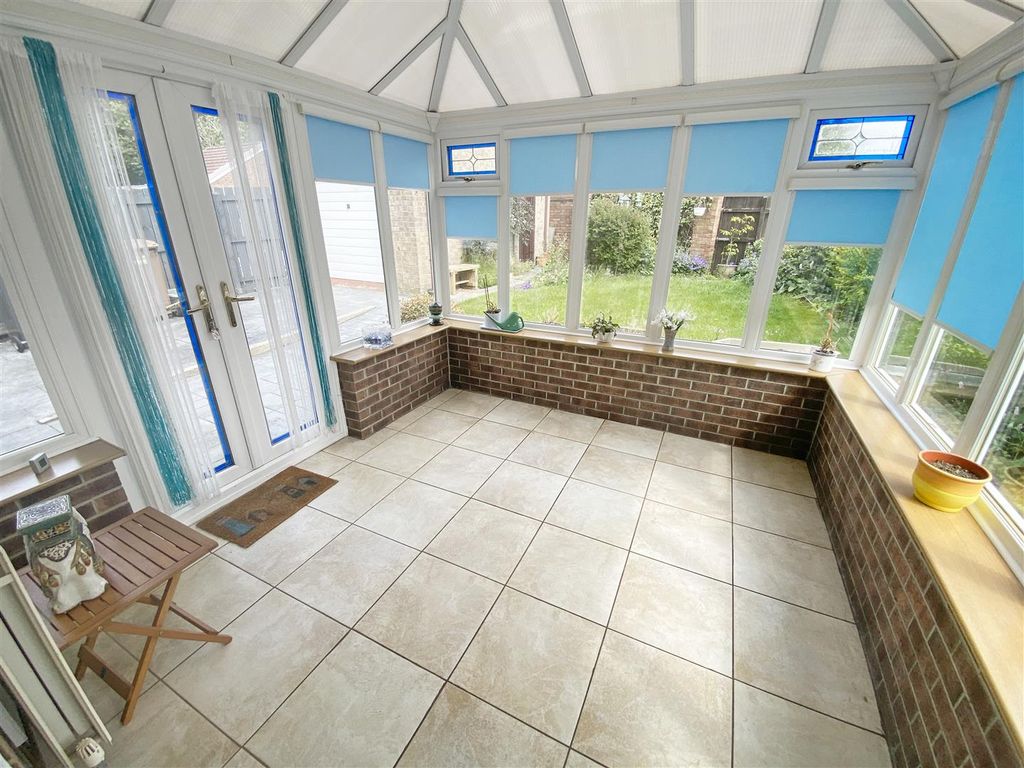 Property photo 3 of 9 Conservatory.Jpg