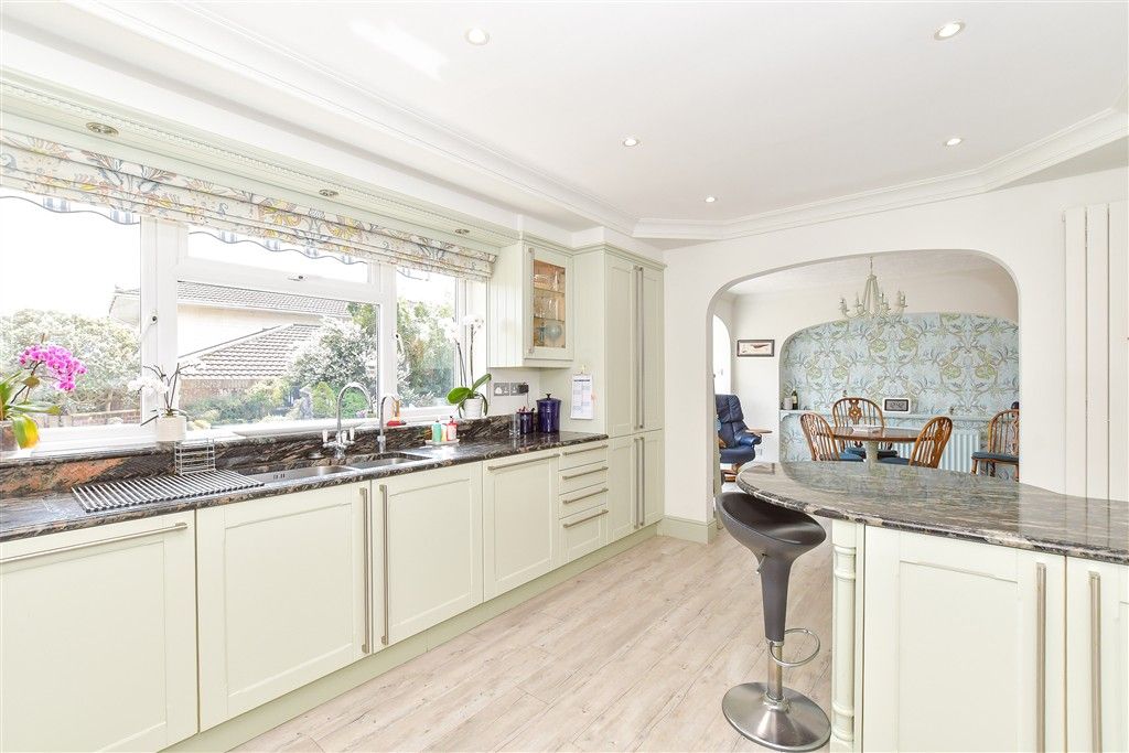 Property photo 3 of 27 Kitchen