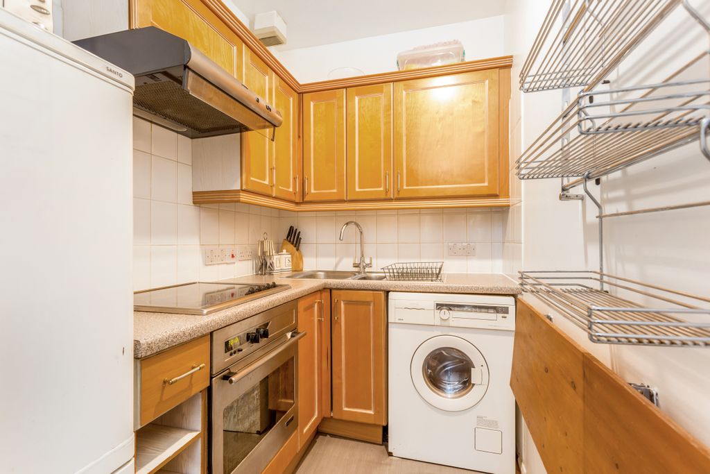 Property photo 2 of 7 Kitchen