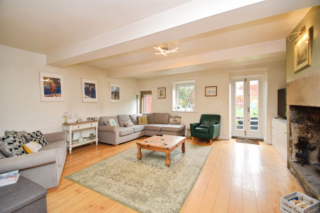 Property photo 2 of 30