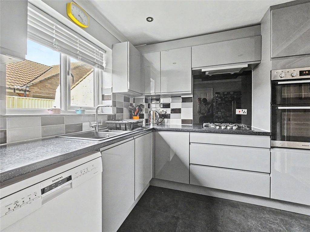 Property photo 3 of 25 Picture No. 23