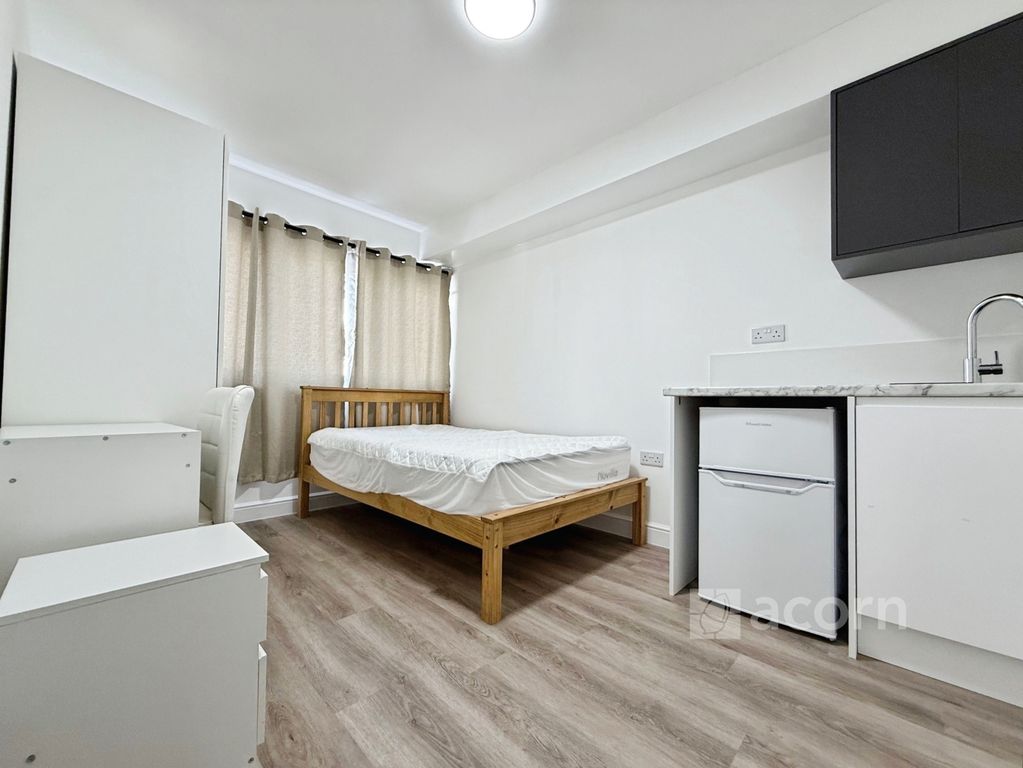 Property photo 2 of 8 c87d02Fe--4F5A-A9...
