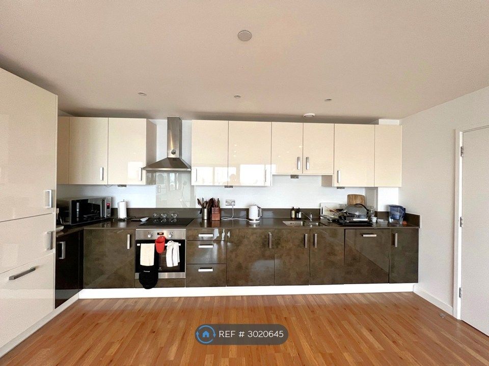 Property photo 3 of 9 Kitchen